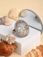 Self engraved circular finger ring