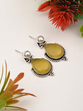 Pearl & Stone tear drop earring - Yellow
