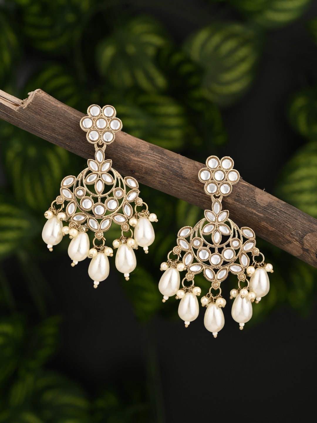 Contemporary Kundan chandbali