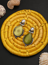 Pearl & Stone tear drop earring - Lime