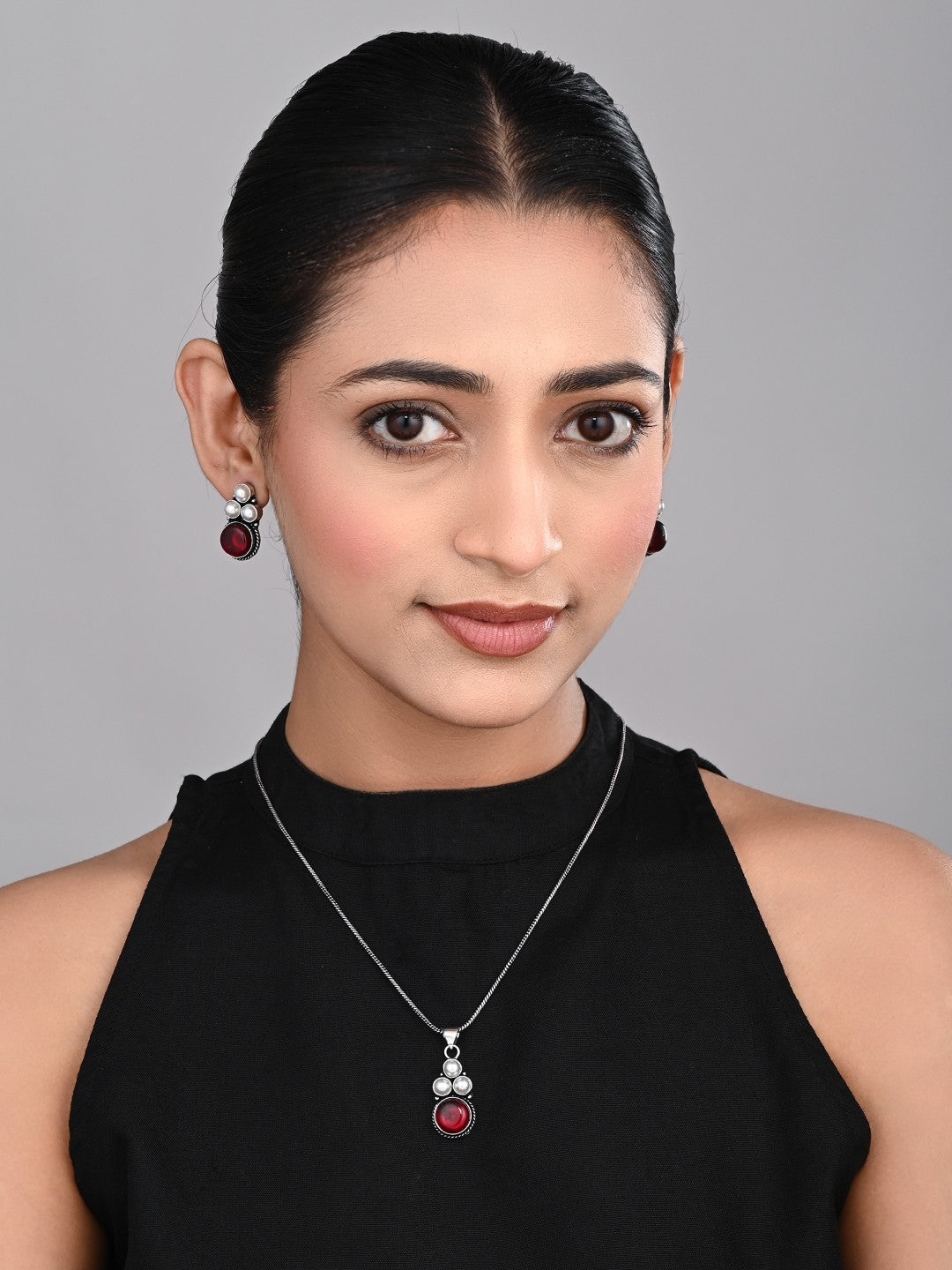 Silver Oxidised finish Pearl & Stone pendant Set Maroon