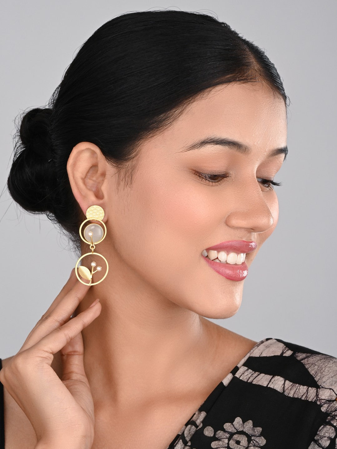 Contemporary Geometric drop earring White