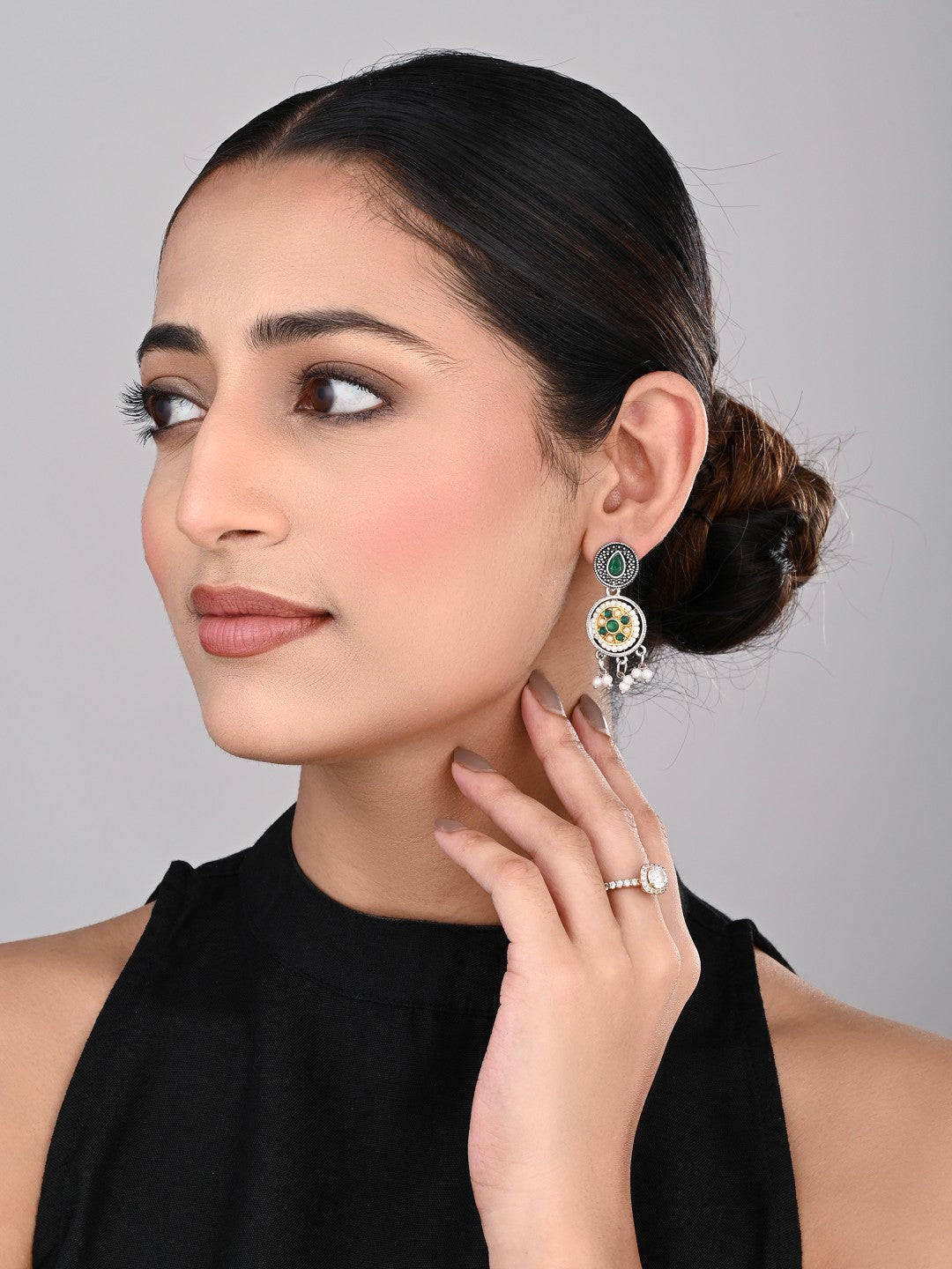 Stones & beads Circular Drop Earring - green