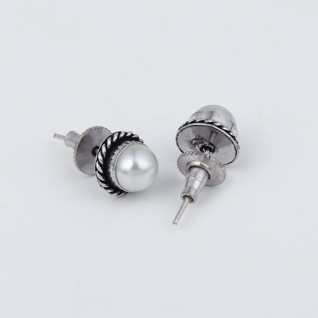 Silver Pearl stud earring