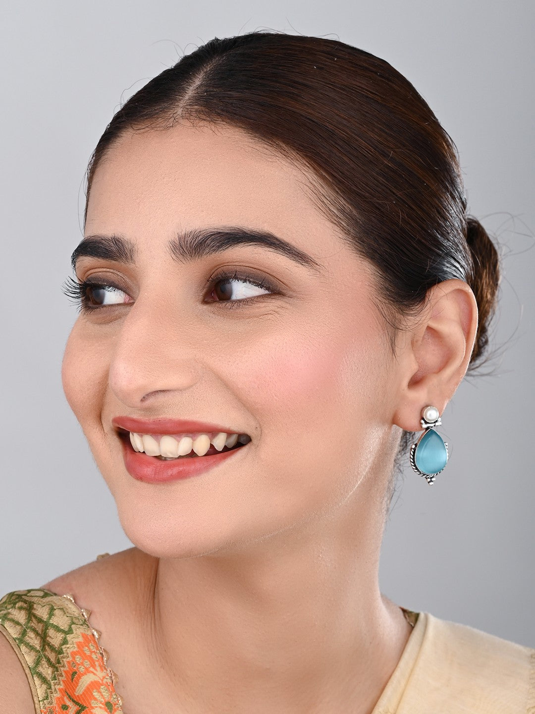 Pearl & Stone tear drop earring - Blue