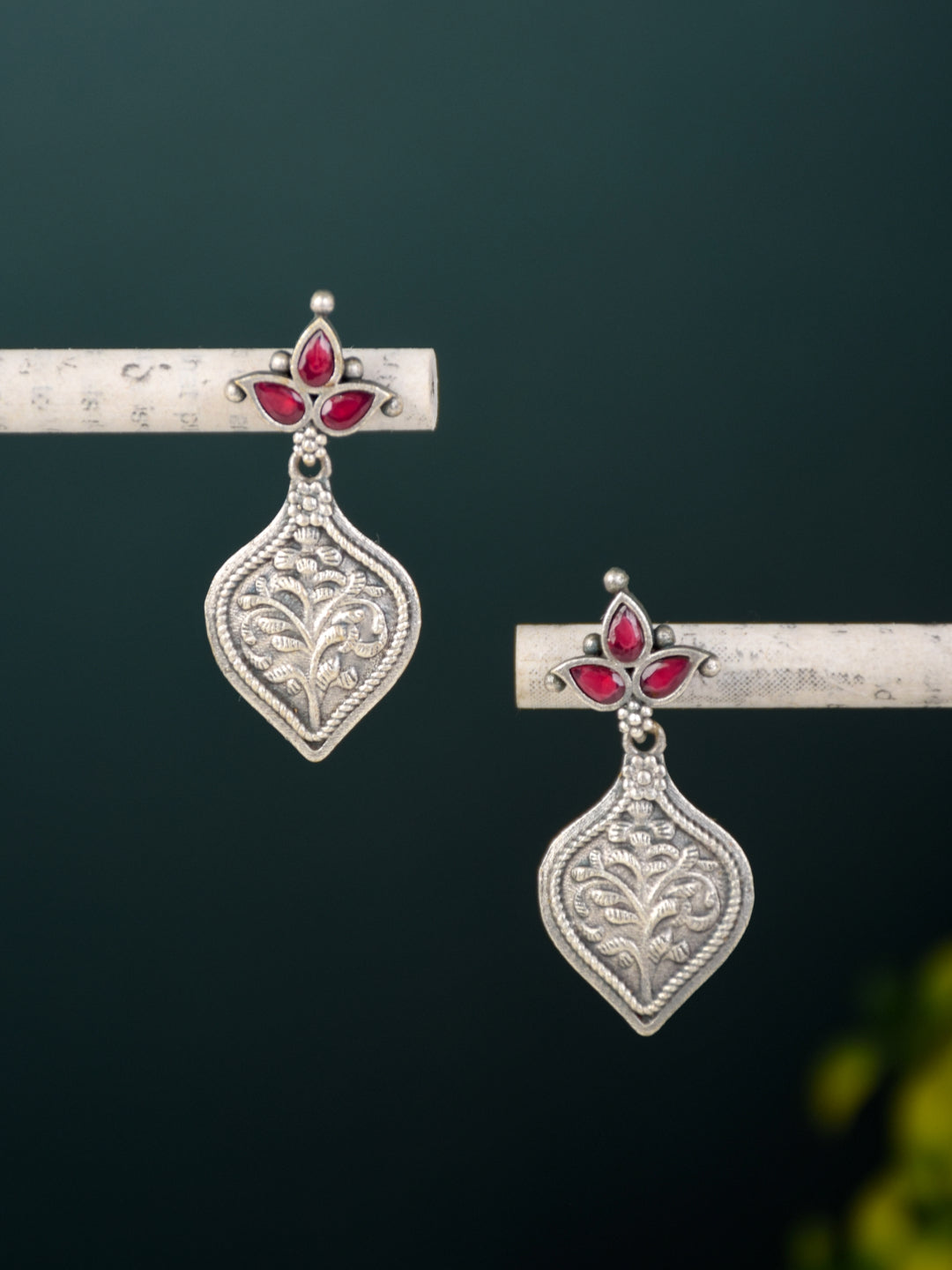 Leaf inspired drop earring