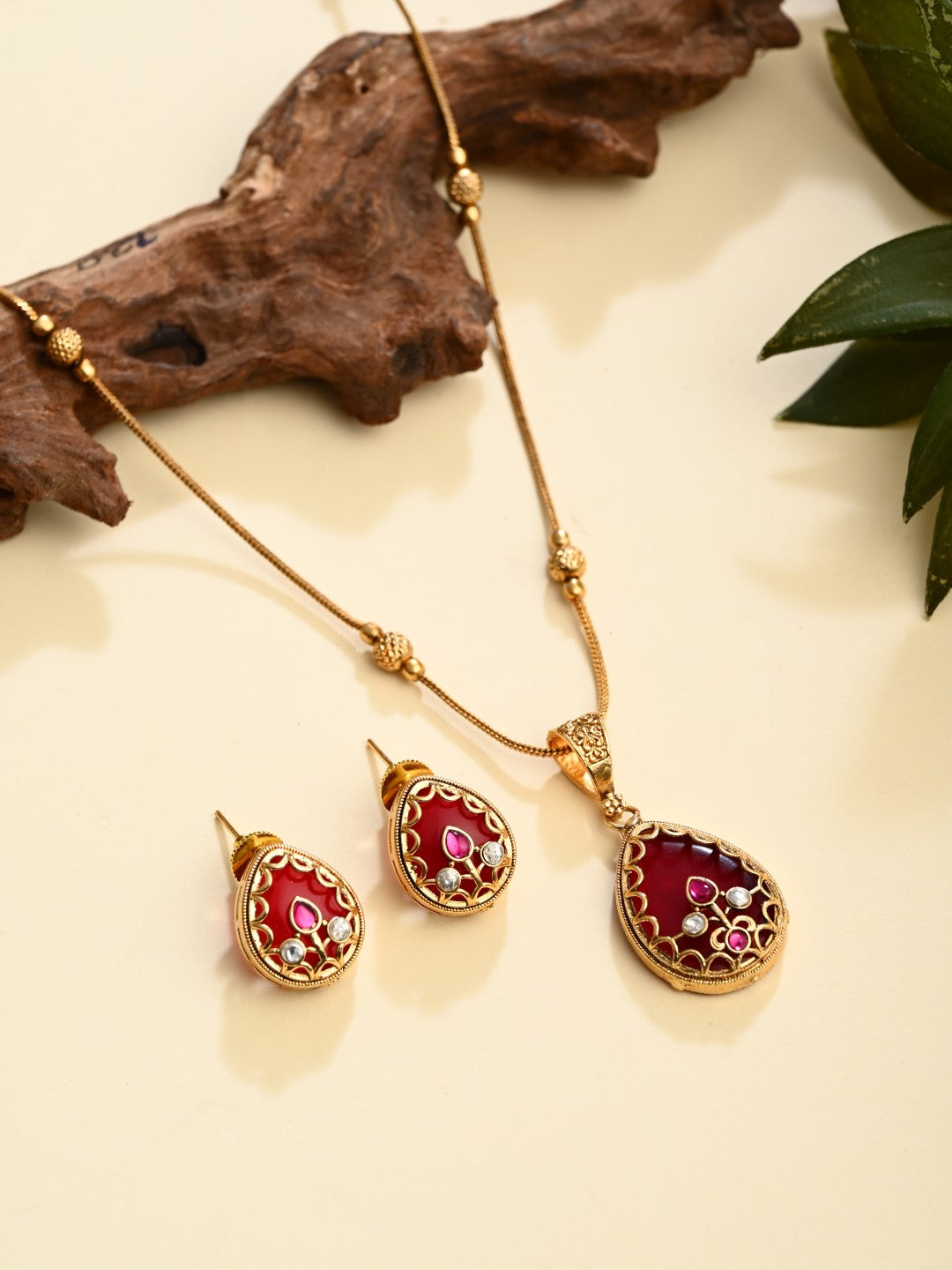 Tear drop Stone Kundan Pendant Necklace & Stud Earrings Set Red