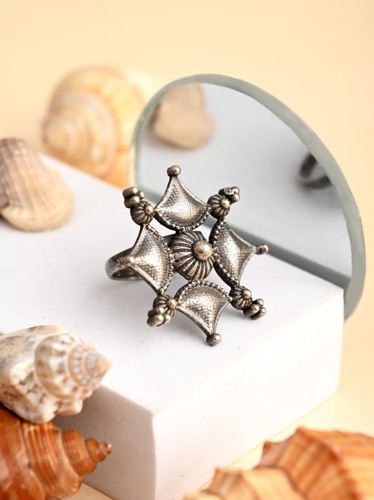 Geometric shaped Adjustable ring