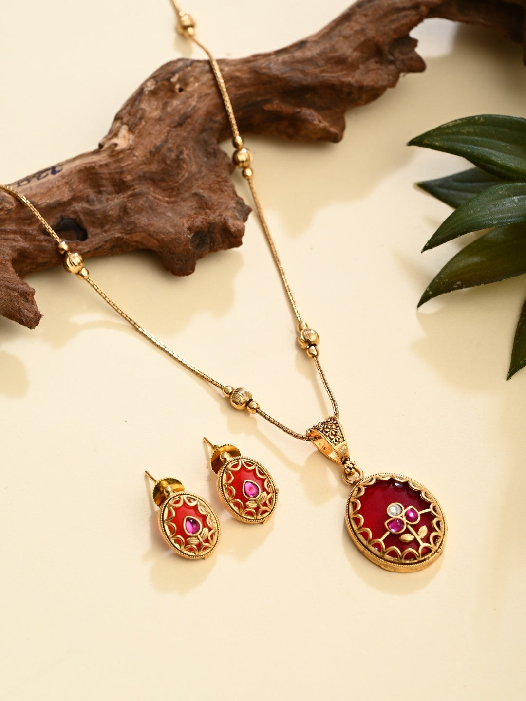 Floral Kundan Pendant Necklace & Stud Earrings Set Red