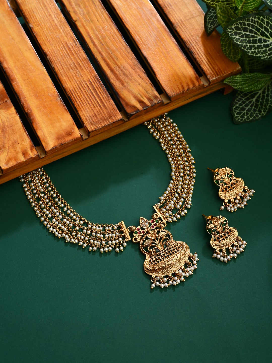 Antique Gold Layered Kundan Necklace Set with drop Earrings Green