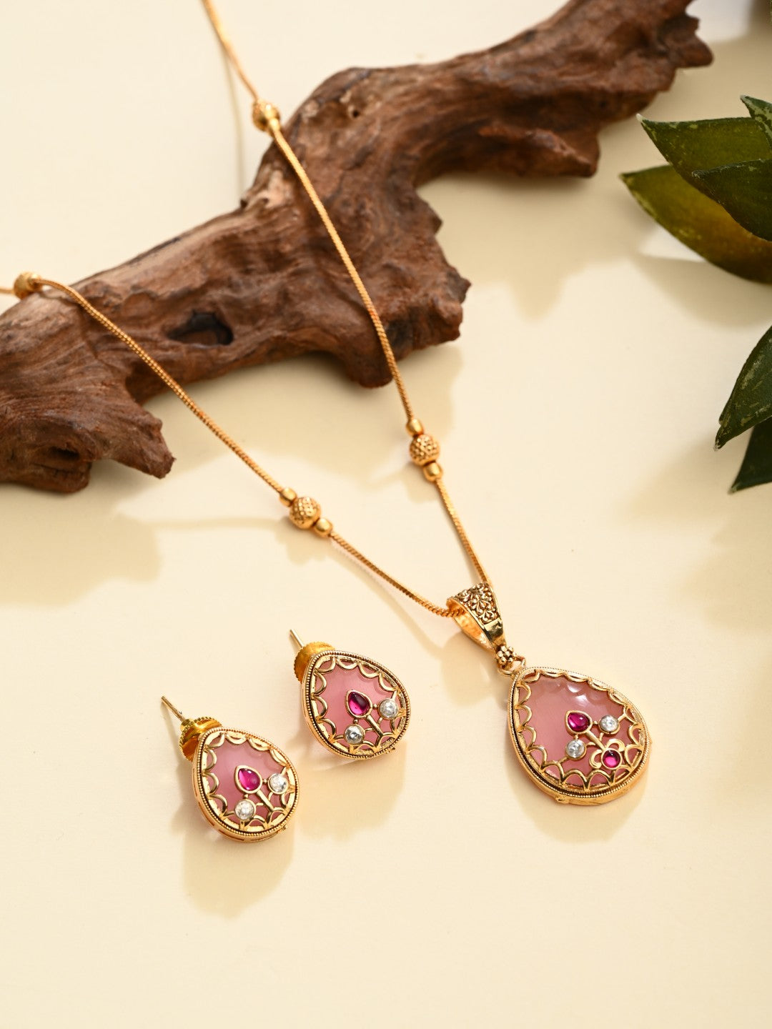 Tear drop Stone Kundan Pendant Necklace & Stud Earrings Set Pink