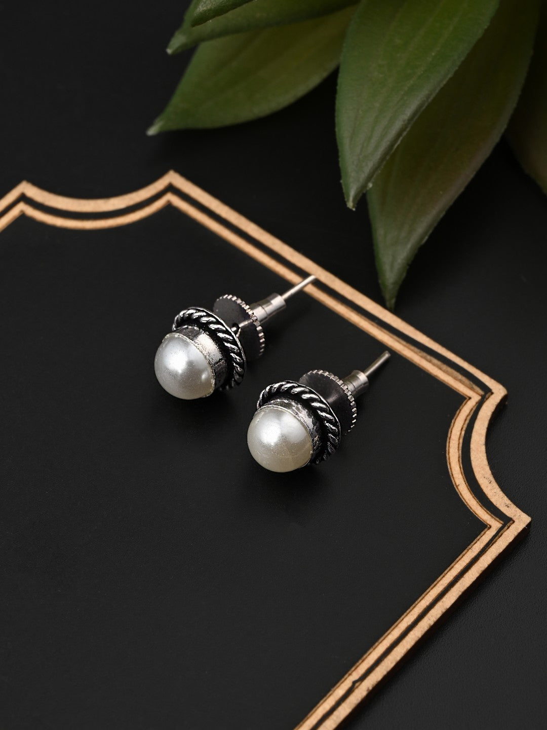 Silver Pearl stud earring