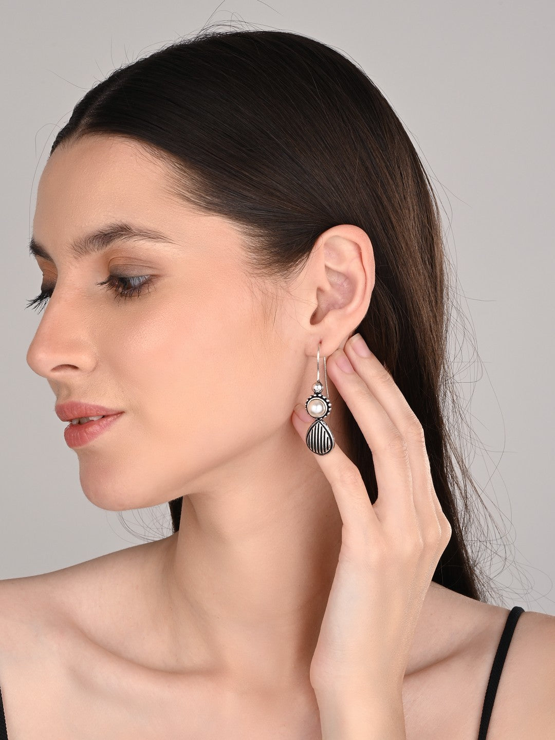 Silver plated drop earring