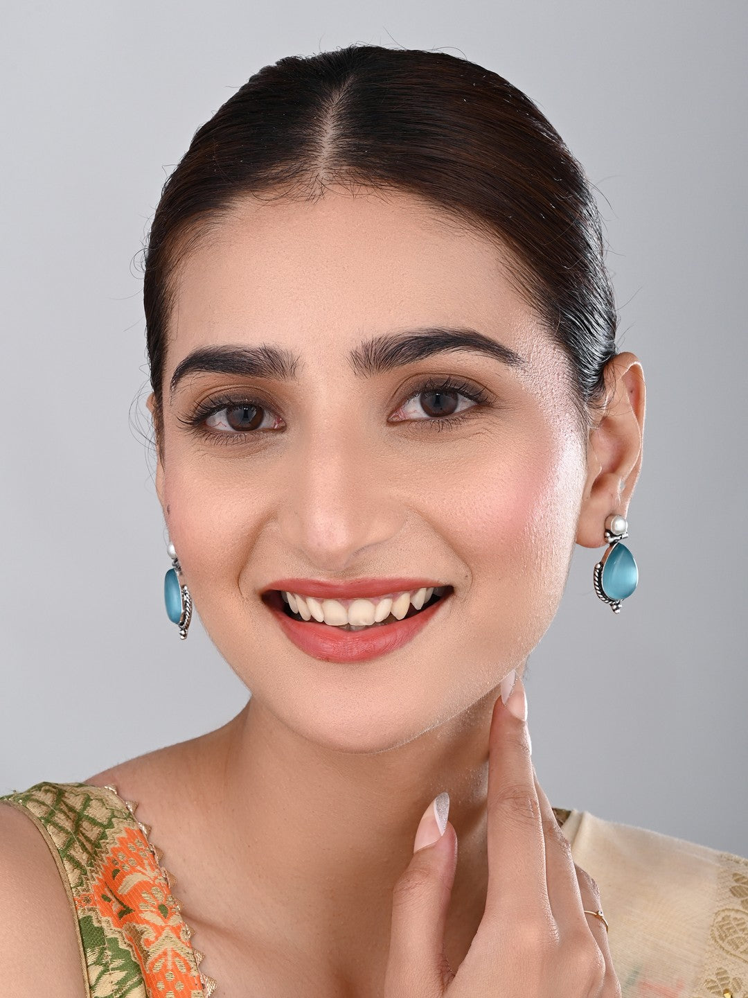Pearl & Stone tear drop earring - Blue