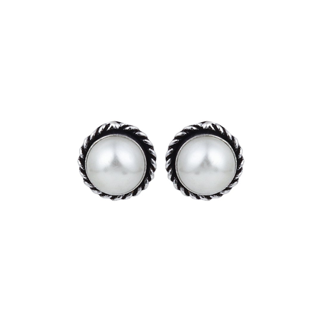 Silver Pearl stud earring