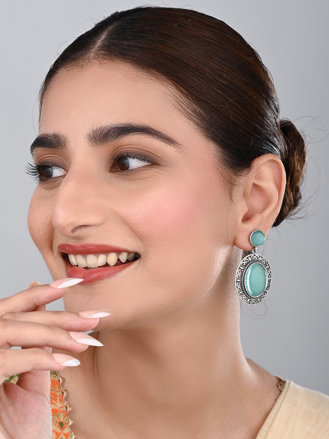 Oval Drop Earring in Silver frame with filigree Turq