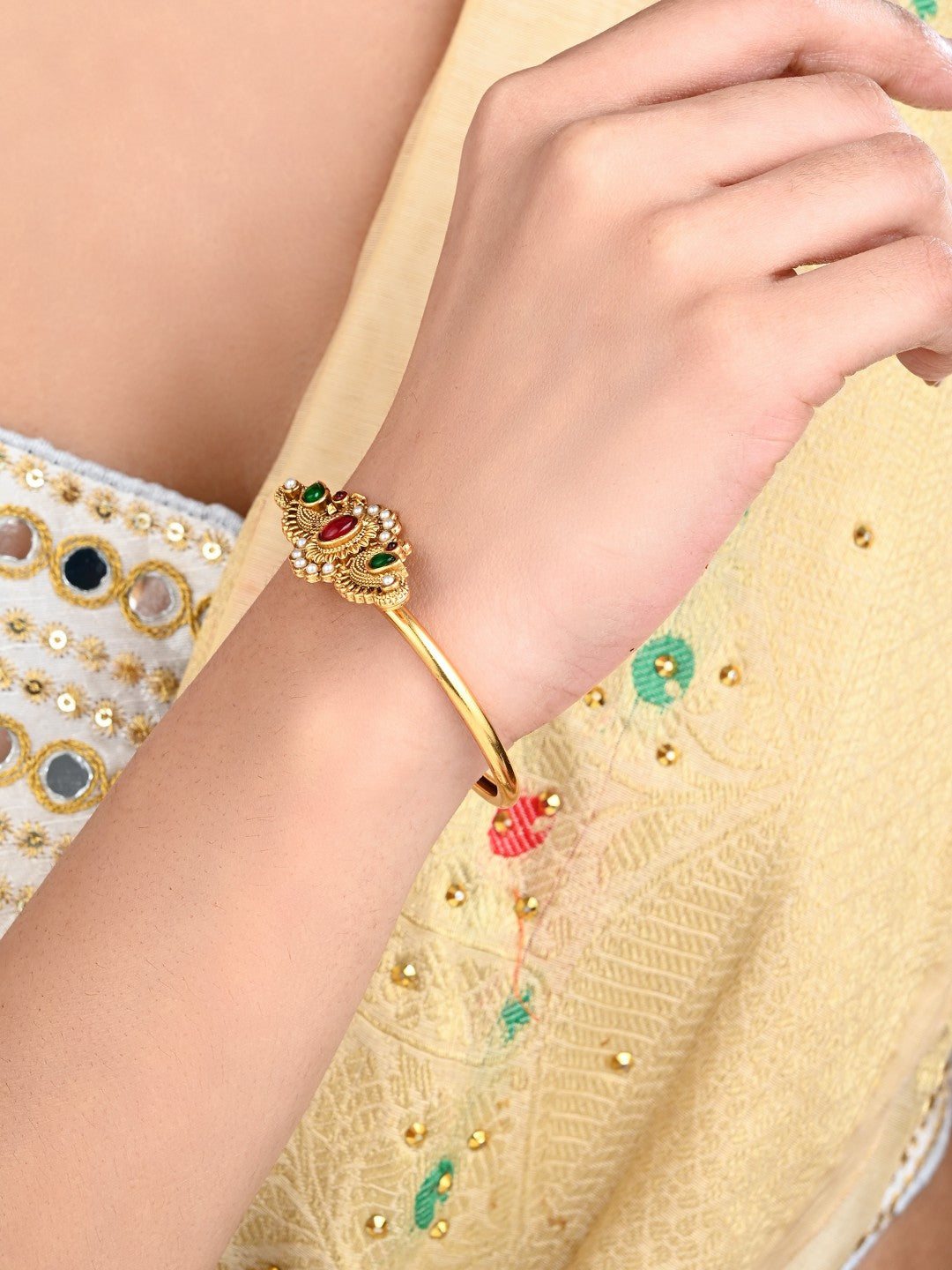 Antique Gold Kundan Adjustable Bracelet