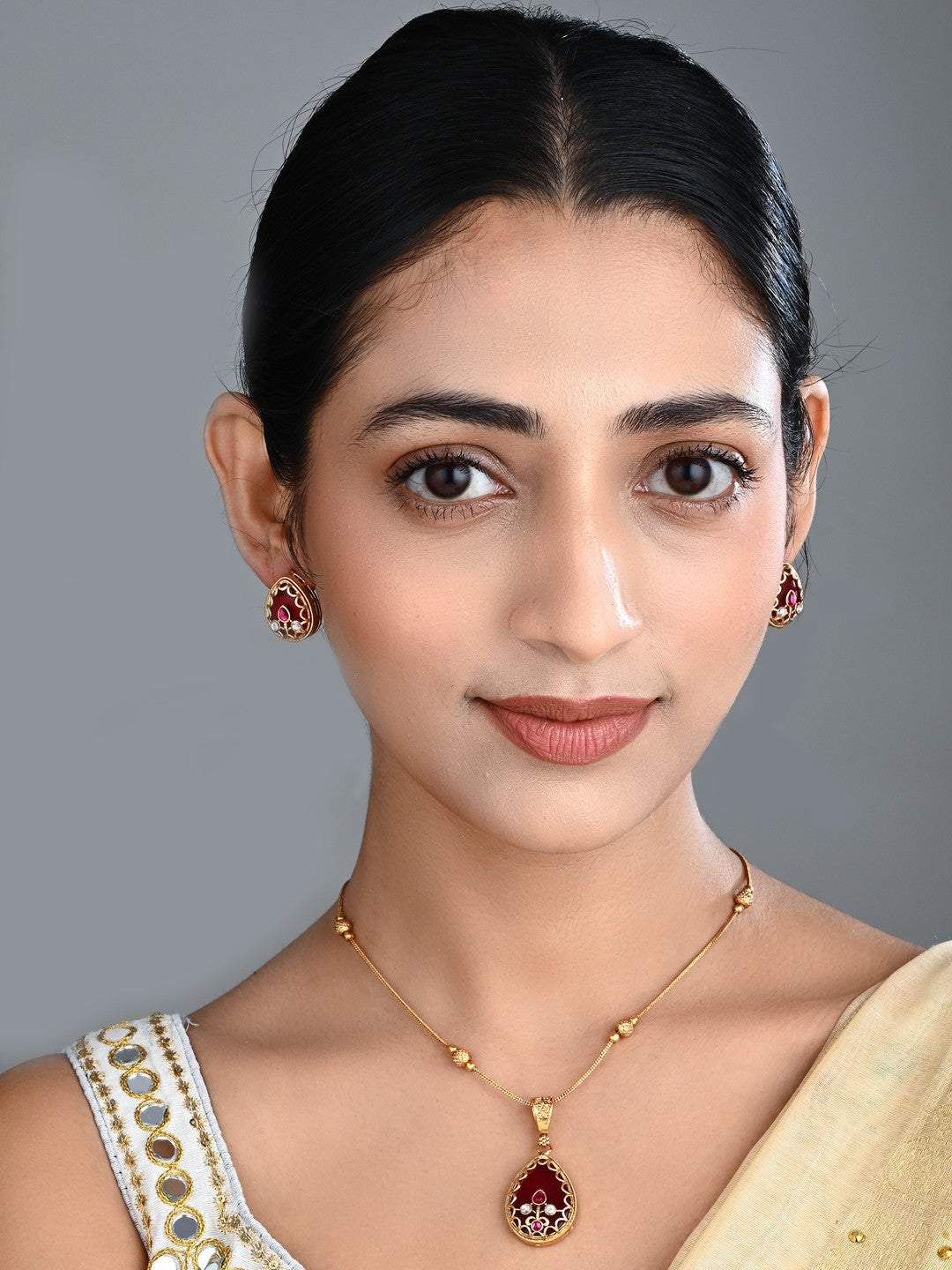 Tear drop Stone Kundan Pendant Necklace & Stud Earrings Set Red