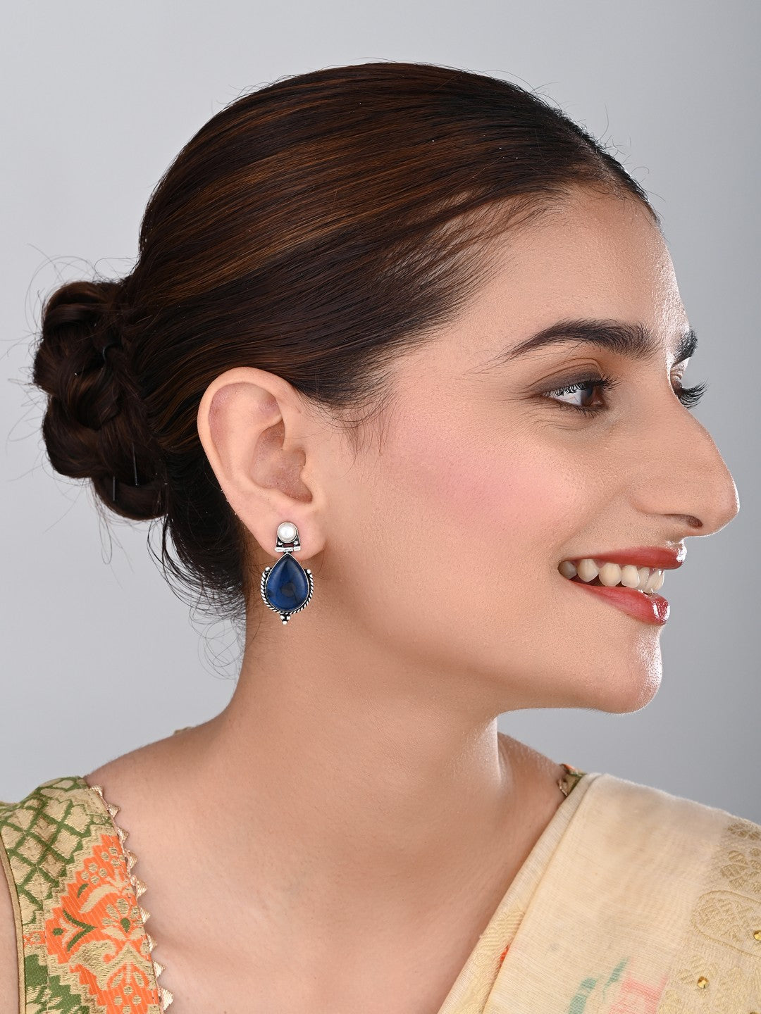 Pearl & Stone tear drop earring - Navy