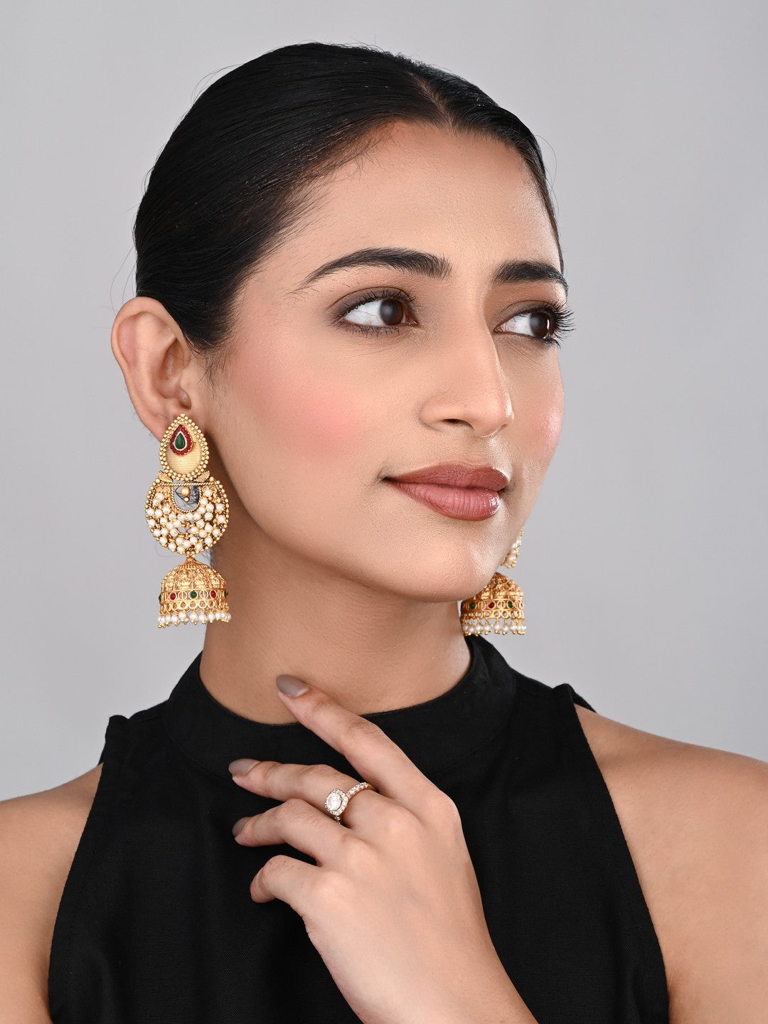 Traditional Kundan Jhumka Earrings with Pearl Detailing