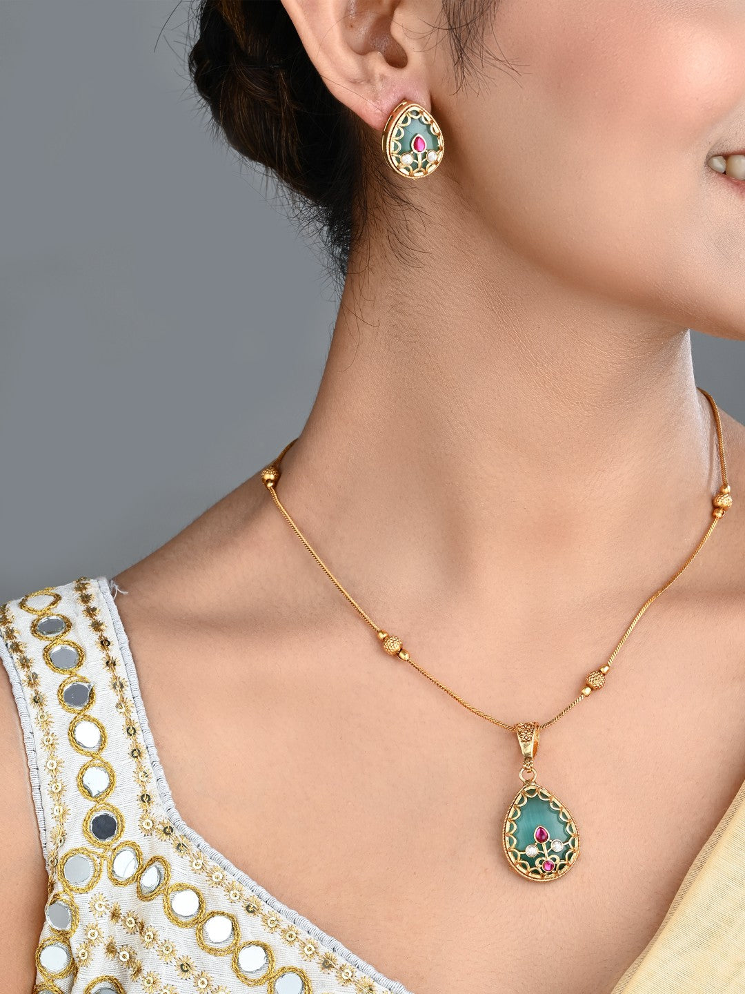 Tear drop Stone Kundan Pendant Necklace & Stud Earrings Set Green