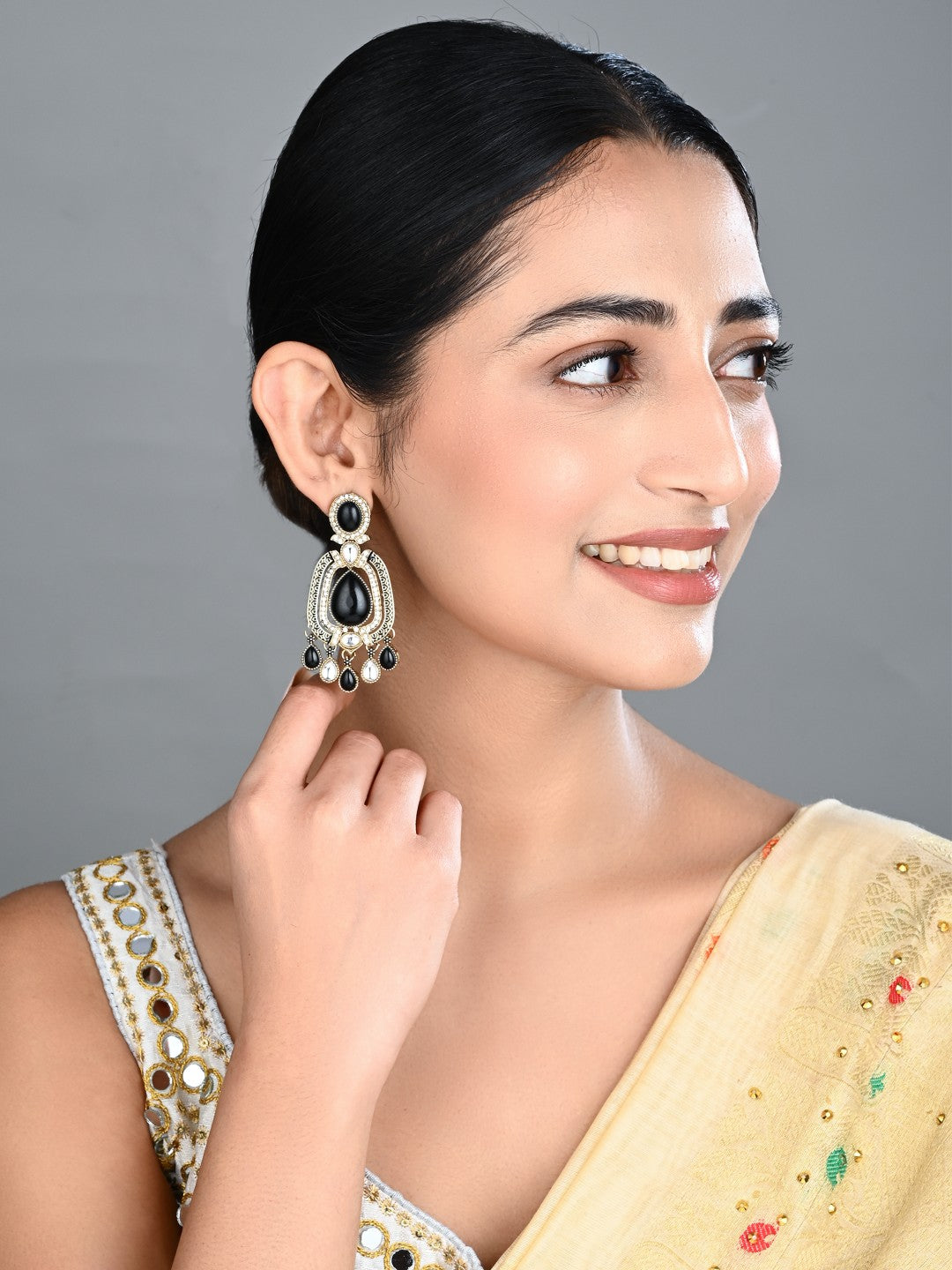 Elegant Crystal Teardrop Statement Earrings - Black