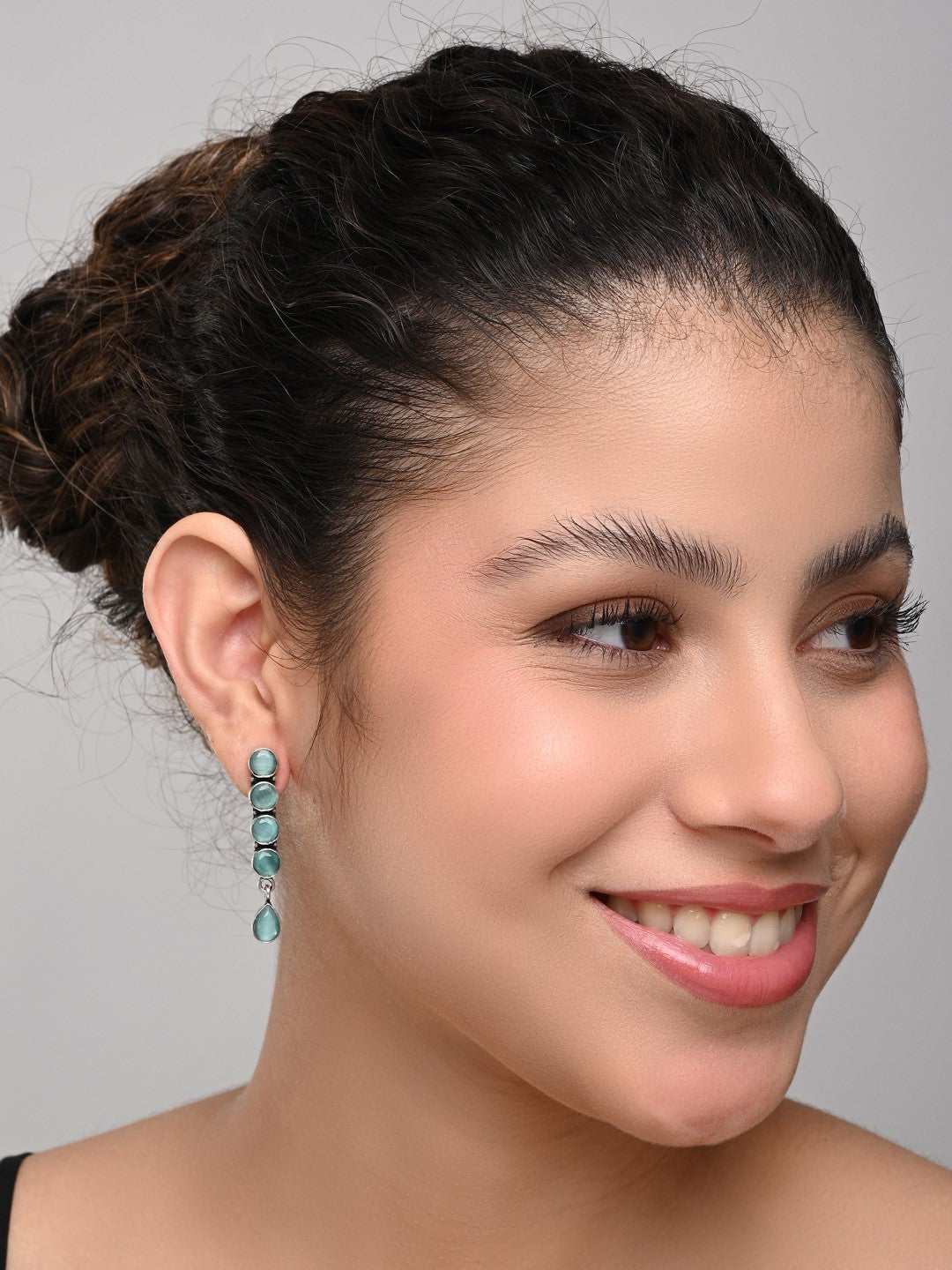 Elegant Long Stud Earrings with Teardrop Design Mint