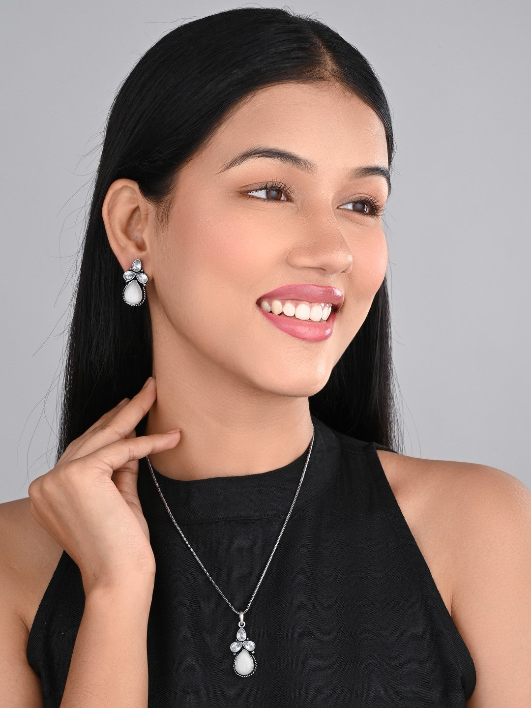 Silver Oxidised finish Pearl & Stone  pendant Set White