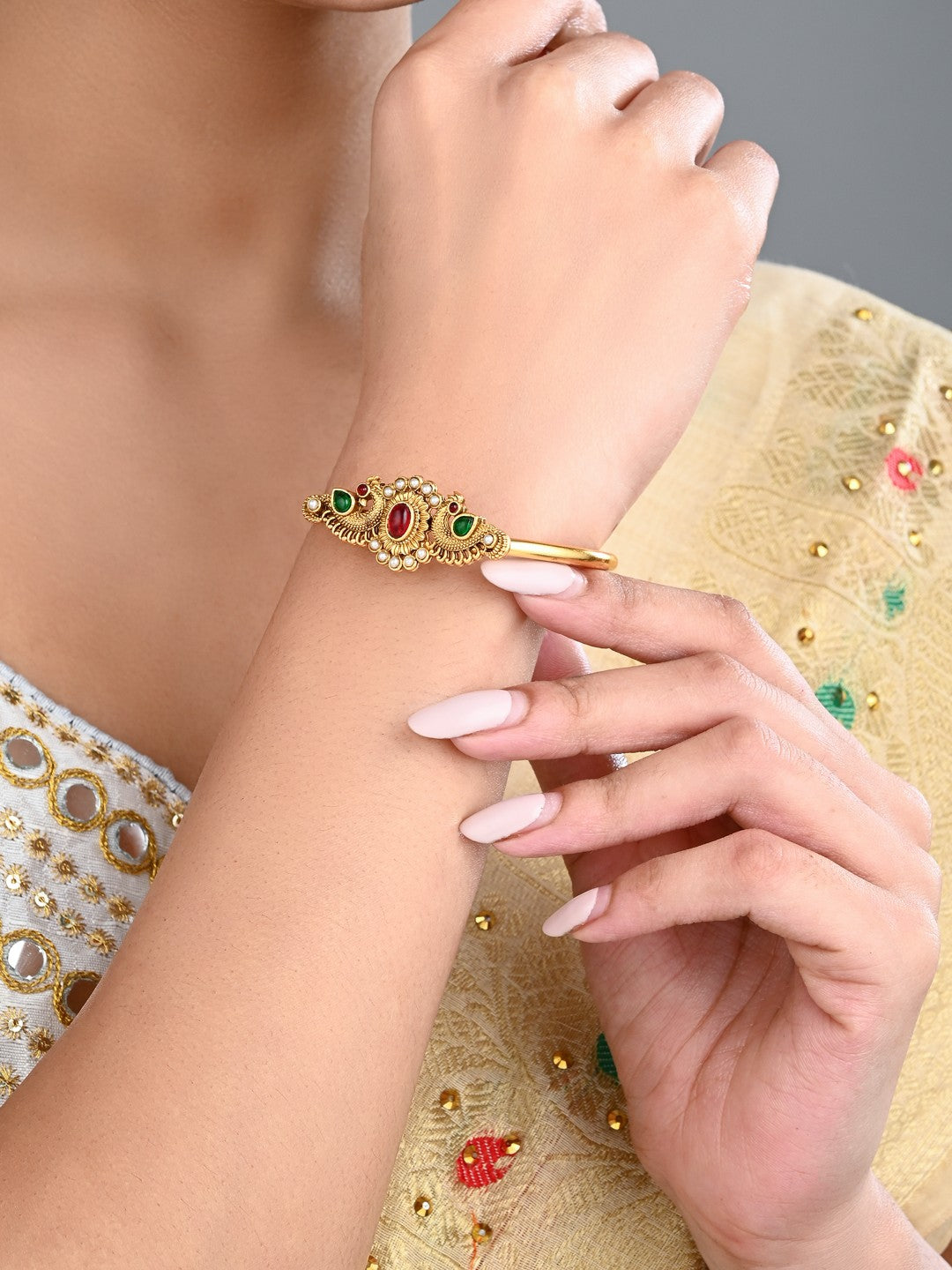 Antique Gold Kundan Adjustable Bracelet