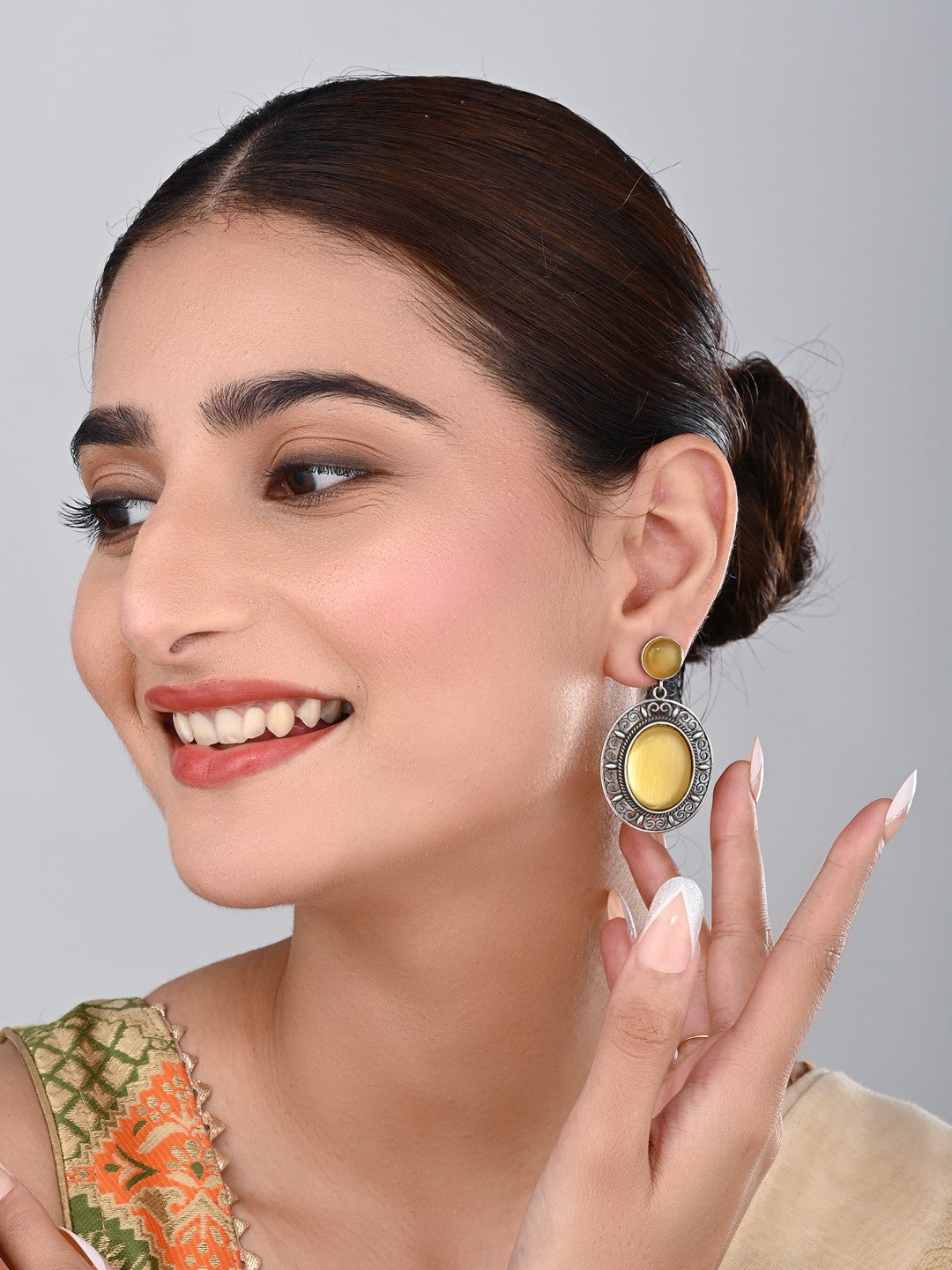 Oval Drop Earring in Silver frame with filigree Yellow