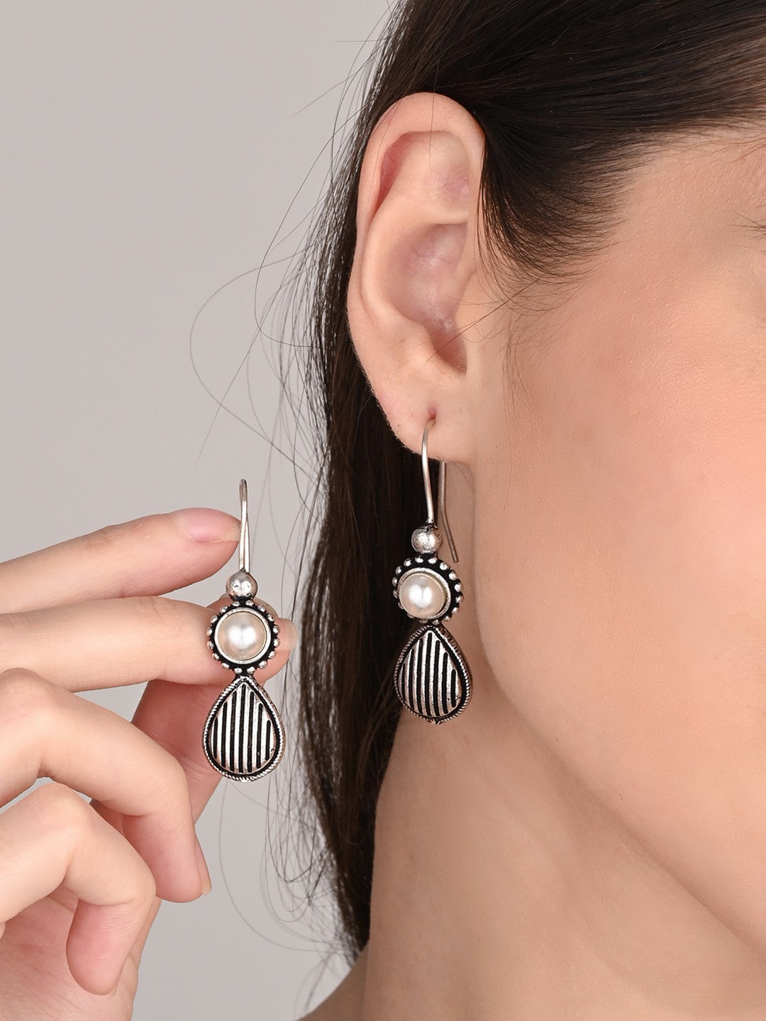 Silver plated drop earring