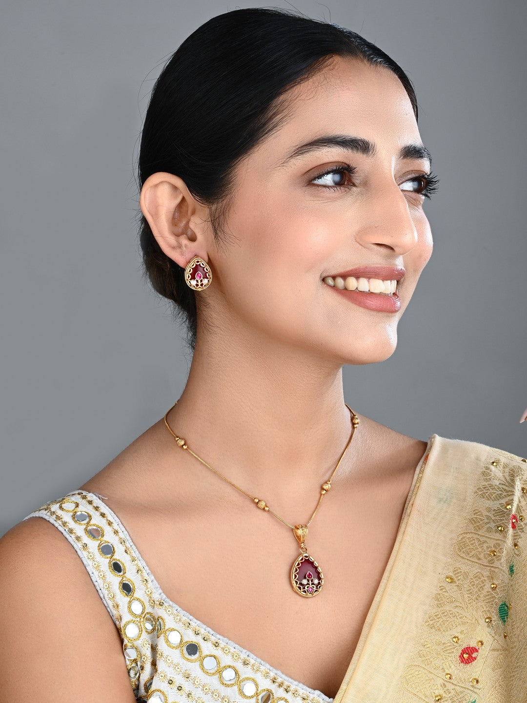 Tear drop Stone Kundan Pendant Necklace & Stud Earrings Set Red
