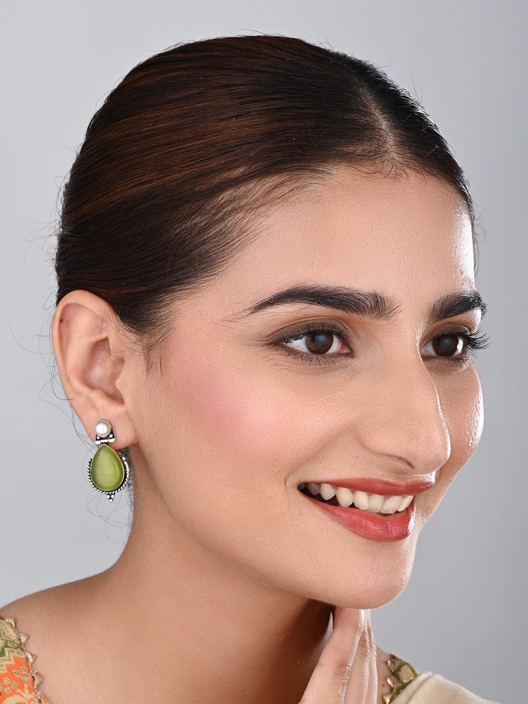 Pearl & Stone tear drop earring - Lime