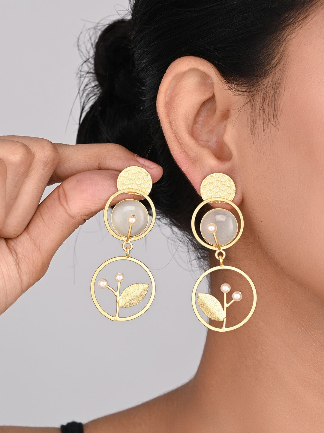 Contemporary Geometric drop earring White