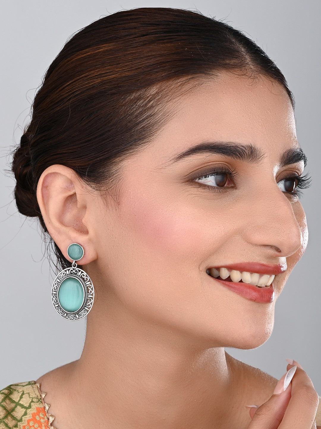 Oval Drop Earring in Silver frame with filigree Turq