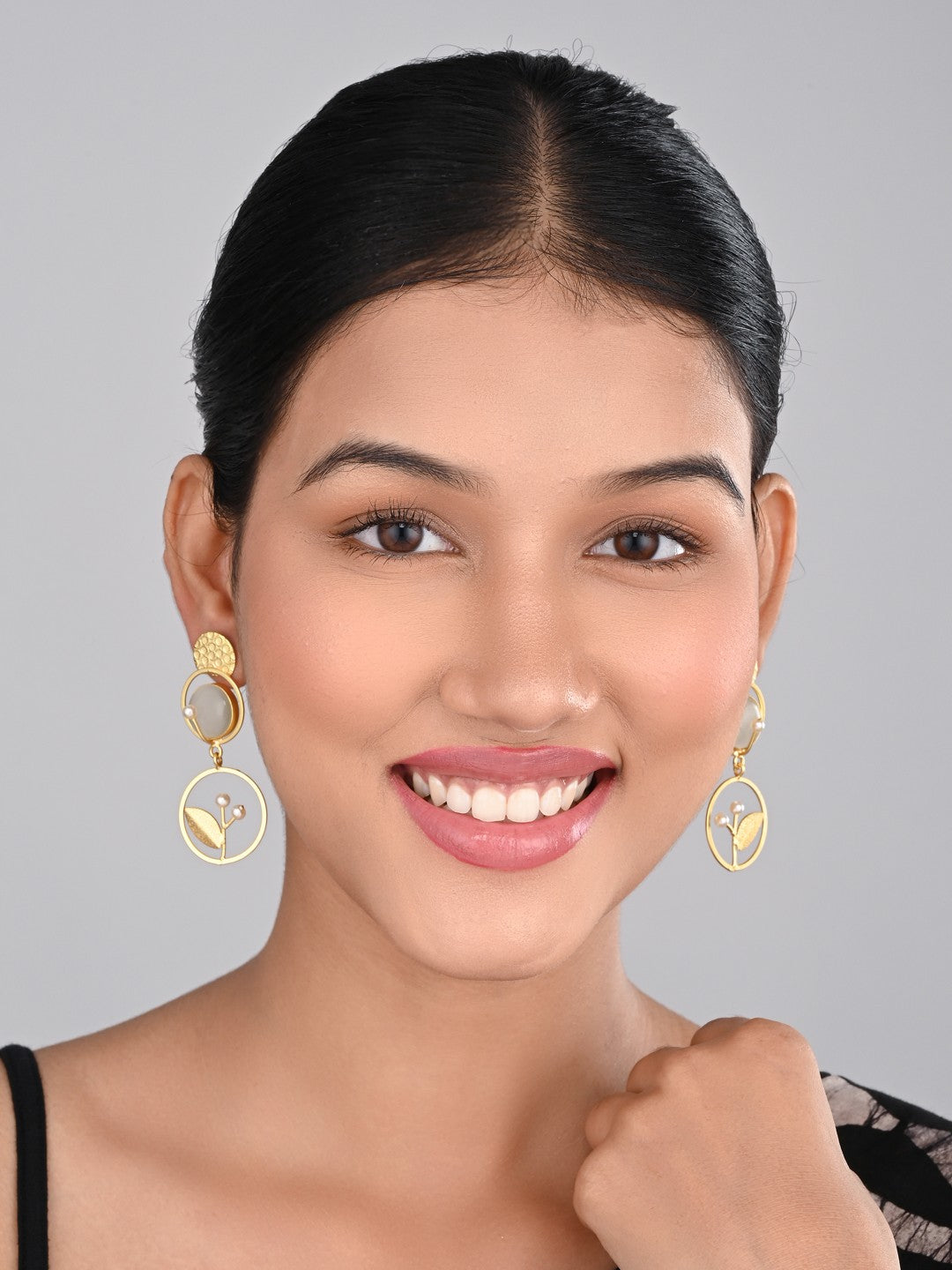 Contemporary Geometric drop earring White