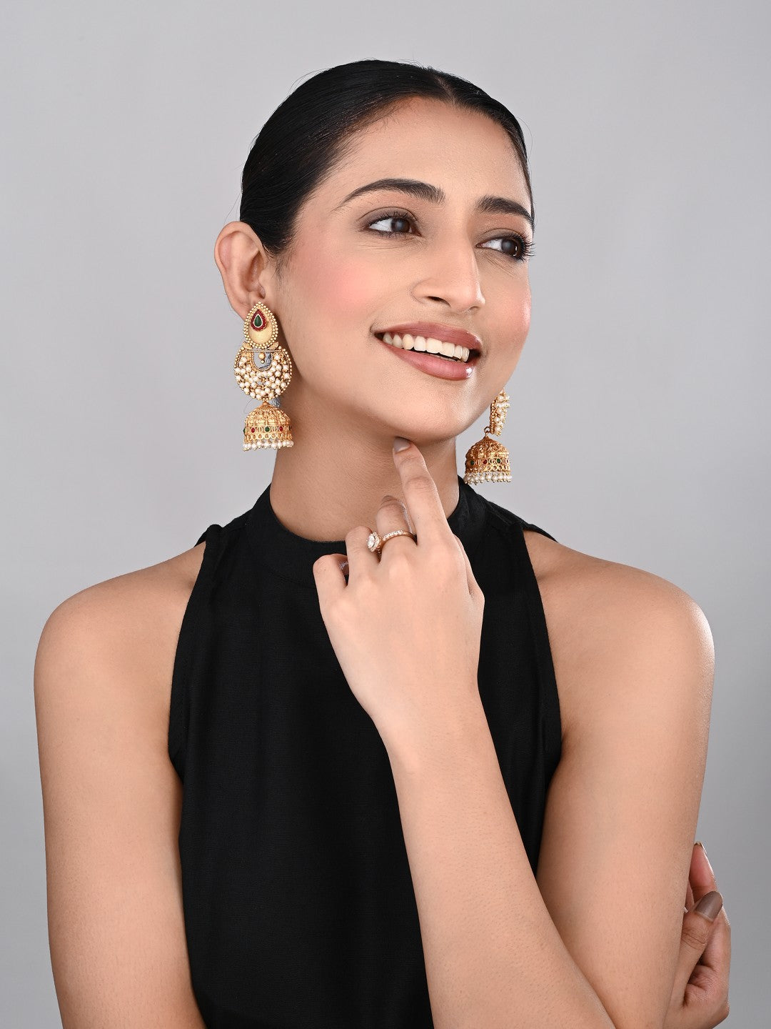 Traditional Kundan Jhumka Earrings with Pearl Detailing