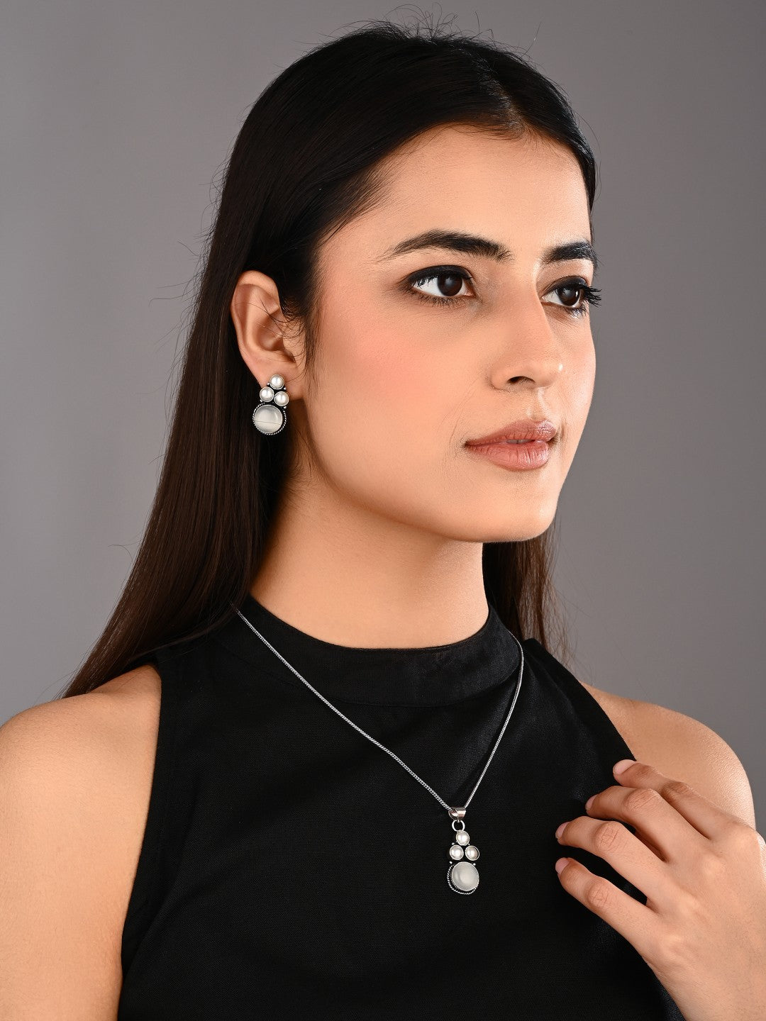 Silver Oxidised finish Pearl & Stone  pendant Set White