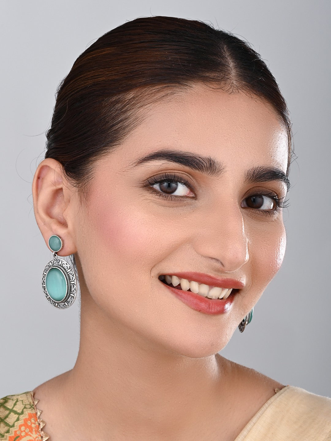 Oval Drop Earring in Silver frame with filigree Turq