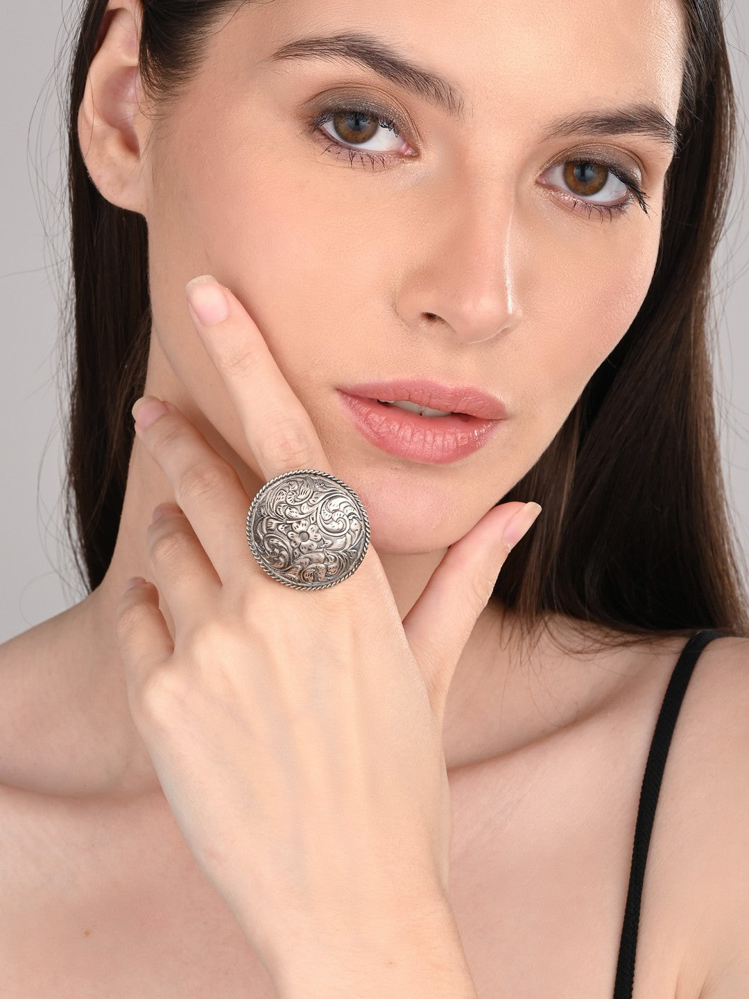 Self engraved circular finger ring