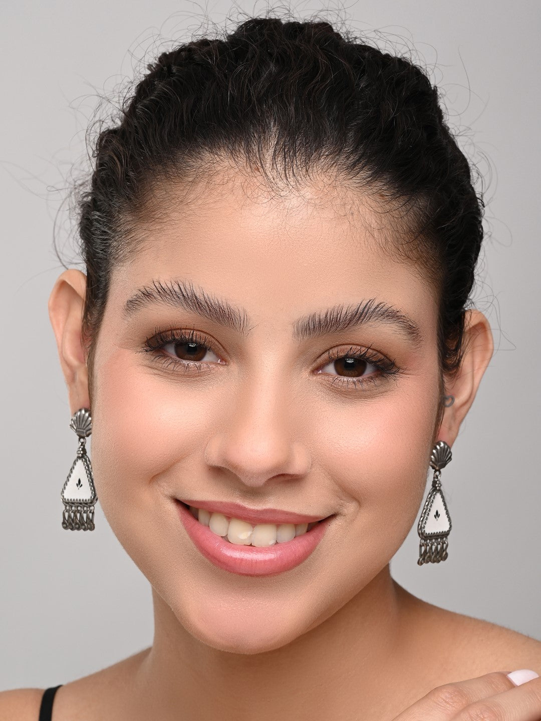 handpainted drop earring White
