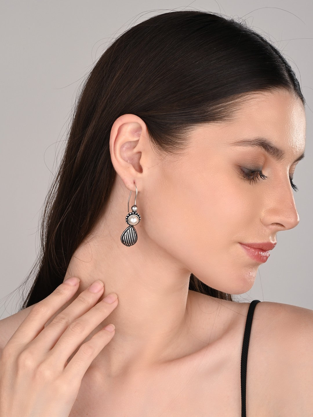 Silver plated drop earring