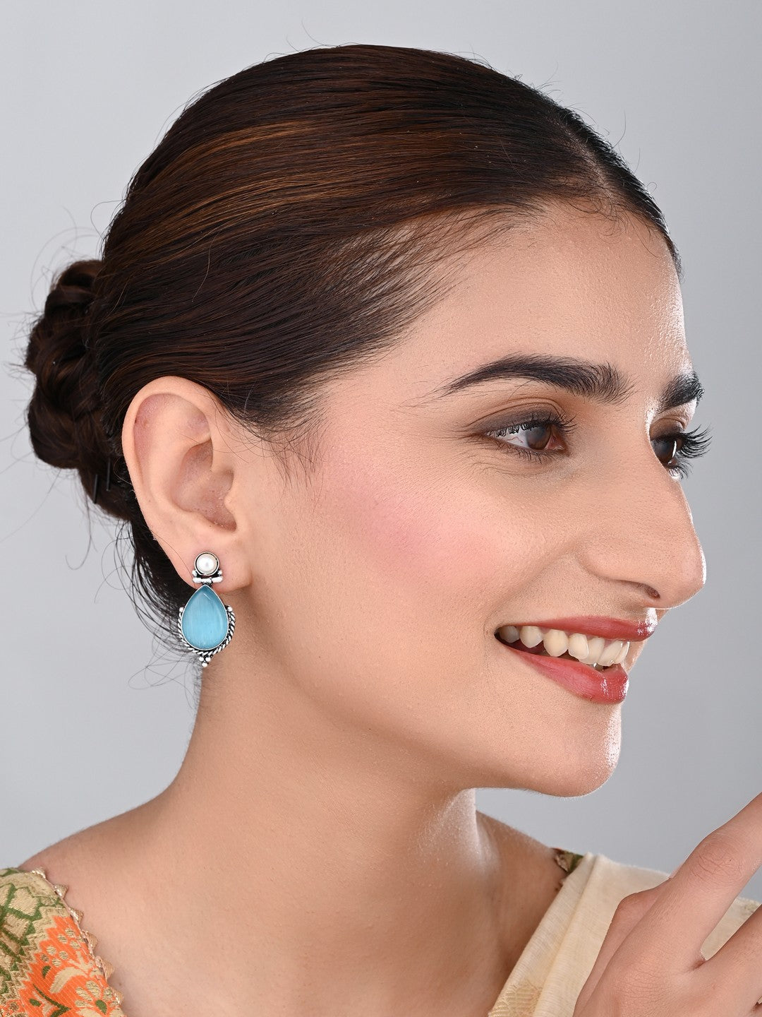 Pearl & Stone tear drop earring - Blue