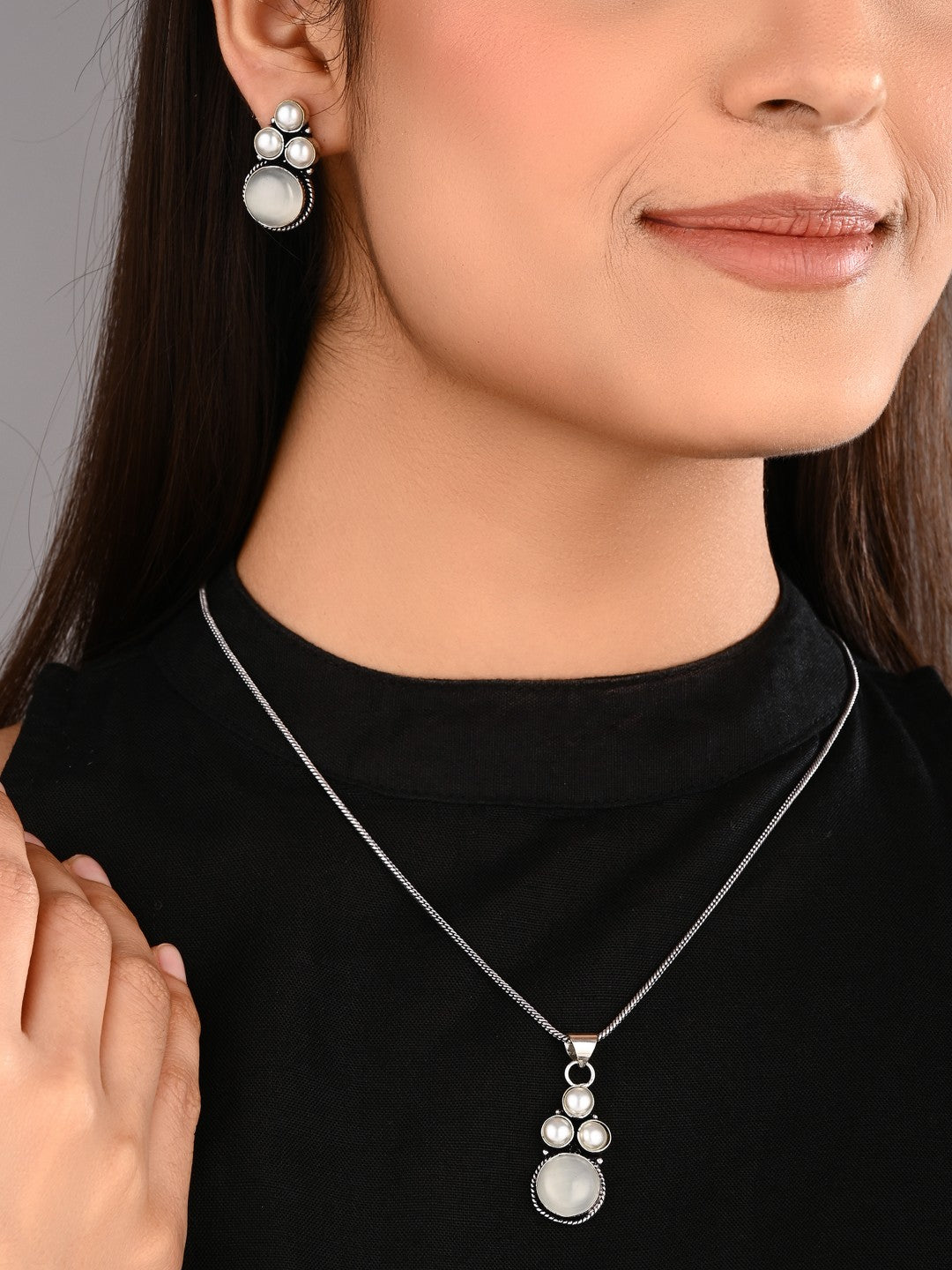 Silver Oxidised finish Pearl & Stone  pendant Set White