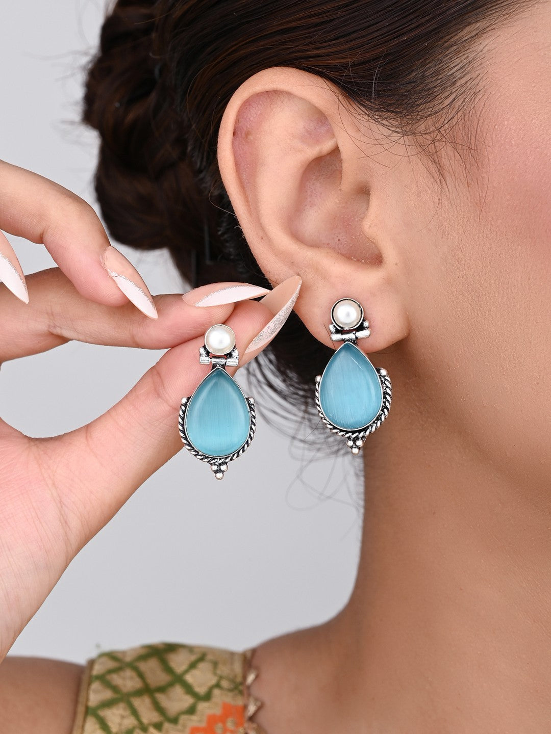 Pearl & Stone tear drop earring - Blue