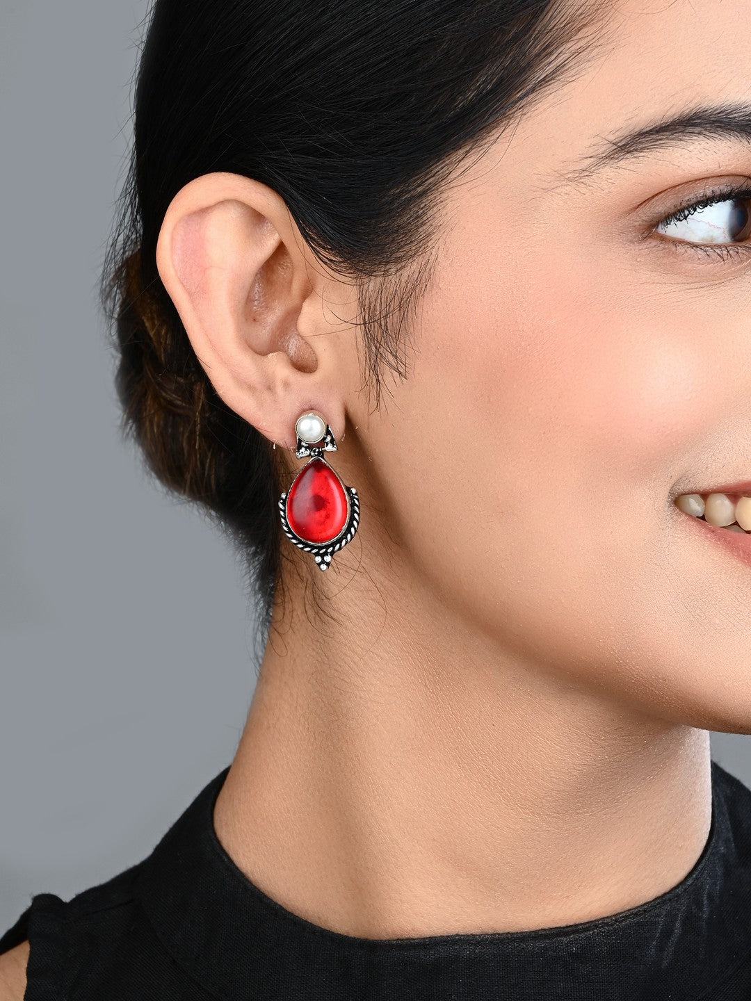 Pearl & Stone tear drop earring - Red