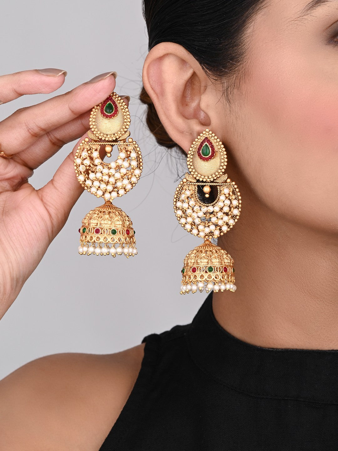 Traditional Kundan Jhumka Earrings with Pearl Detailing