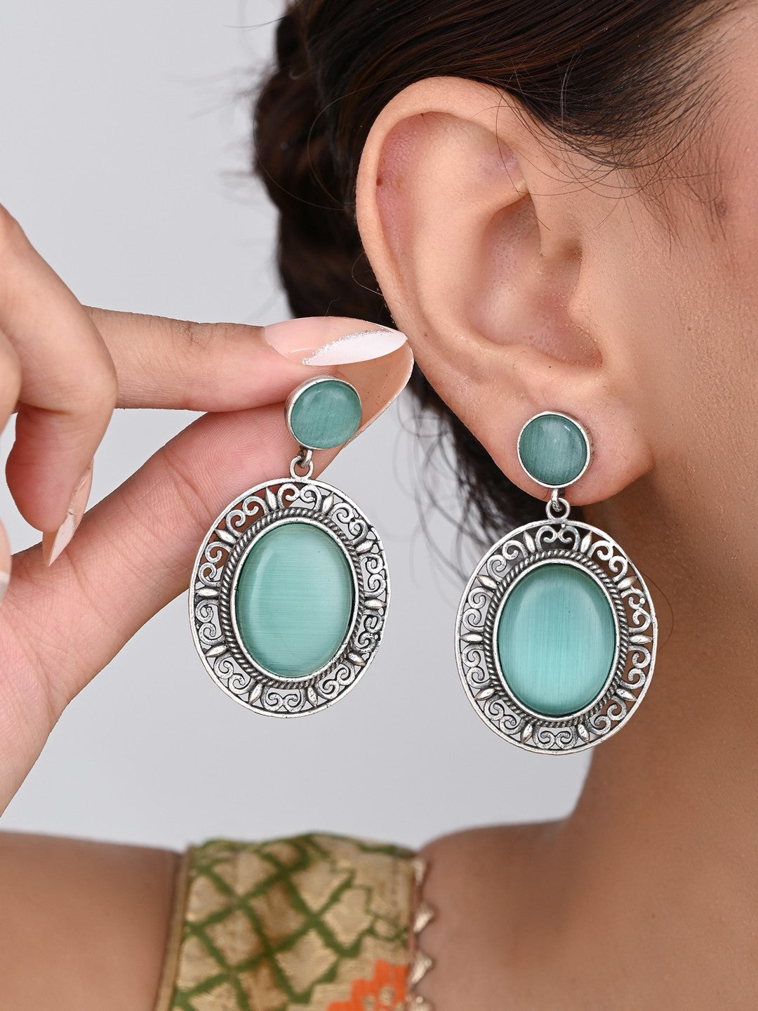 Oval Drop Earring in Silver frame with filigree Turq