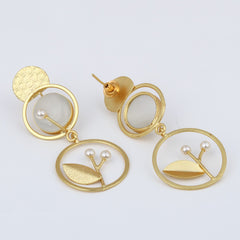 Contemporary Geometric drop earring White