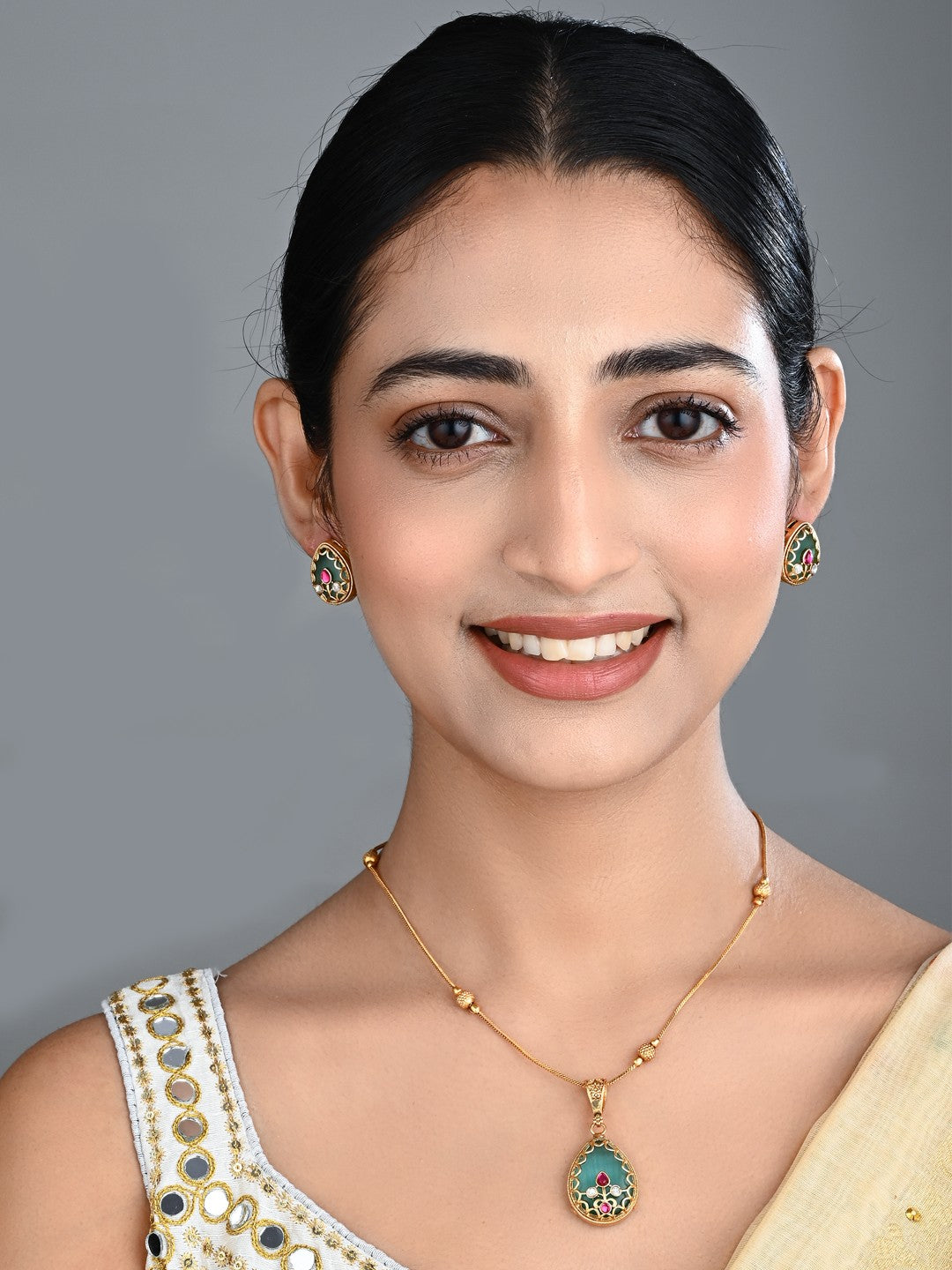 Tear drop Stone Kundan Pendant Necklace & Stud Earrings Set Green